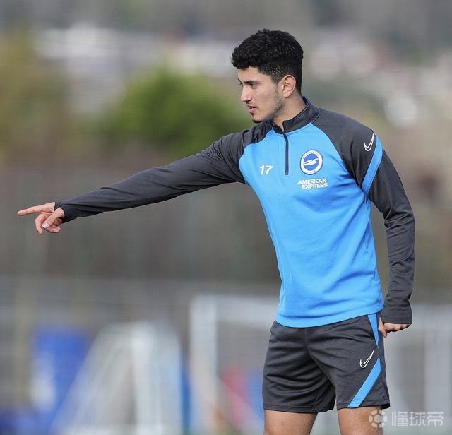 kaiyun-转会期阿斯顿维拉备战NBA总决赛；单刀错失细节曝光；质疑声仍在；医务组通报恢复(埃梅里带领阿斯顿维拉创43年纪录)