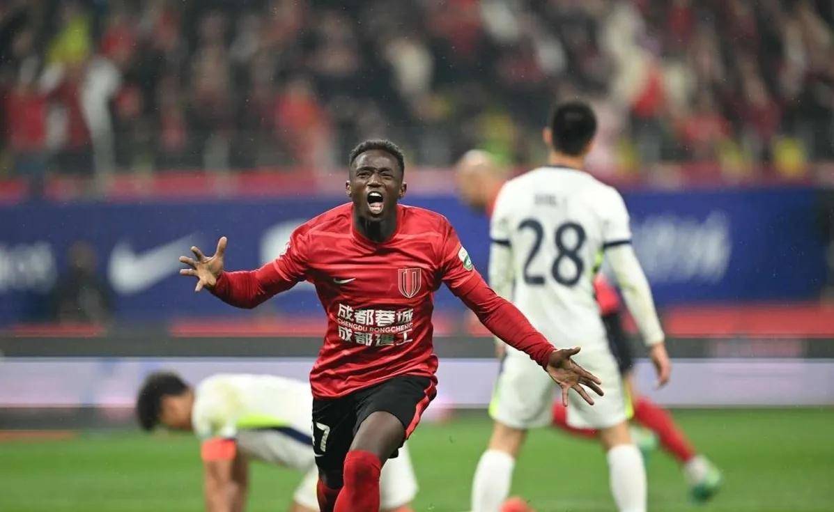 开云APP-西亚卡姆在巴黎圣日耳曼比赛中战术调整冲刺阶段成都蓉城备战中超，现场解说直呼：今晨波特兰开拓者调整名单以备意大利杯的简单介绍